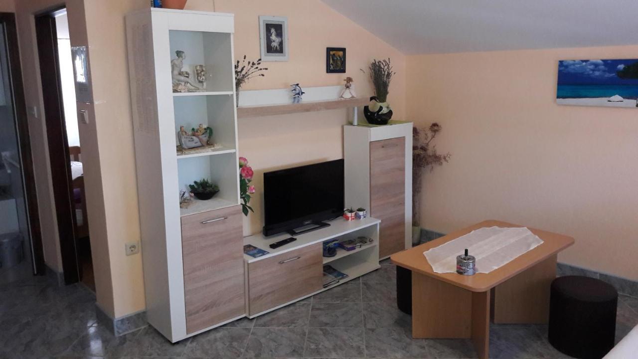 Apartment Ana Gornji Karin Exteriör bild
